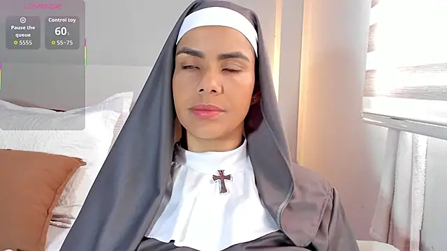 ClaraMariaMon online show from 11.11.25