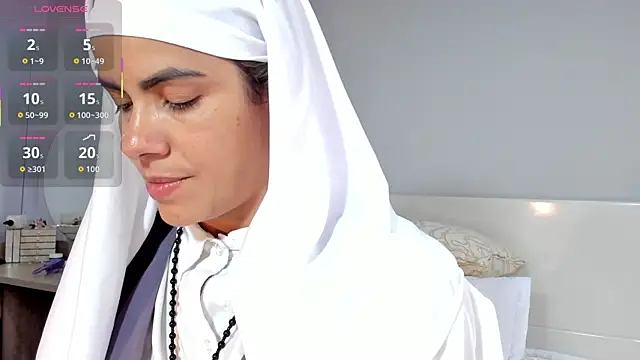 ClaraMariaMon online show from 04.06.26