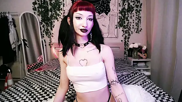 Snapshot of Marcellean chatting on 02.04.25 Marcellean online show from 02.04.25