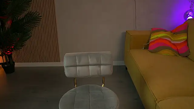 Snapshot of emma_land chatting on 12.16.25 emma land online show from 12.16.25