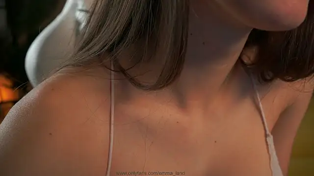 Snapshot of emma_land chatting on 12.18.25 emma land online show from 12.18.25