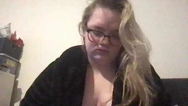 Snapshot of honeyyy24 chatting on 01.11.25 honeyyy24 online show from 01.11.25