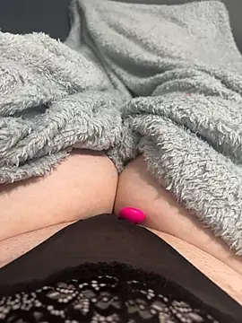 Snapshot of honeyyy24 chatting on 02.06.25 honeyyy24 online show from 02.06.25