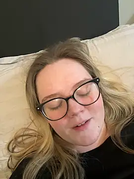 Snapshot of honeyyy24 chatting on 03.16.25 honeyyy24 online show from 03.16.25