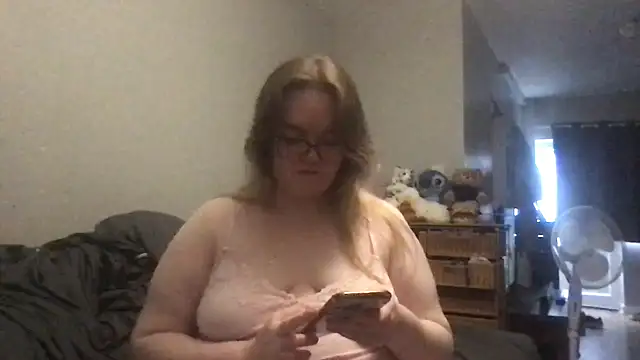 Snapshot of honeyyy24 chatting on 10.04.25 honeyyy24 online show from 10.04.25