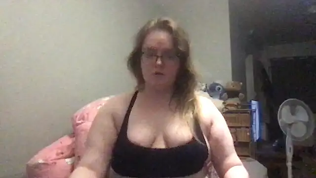 Snapshot of honeyyy24 chatting on 10.11.25 honeyyy24 online show from 10.11.25