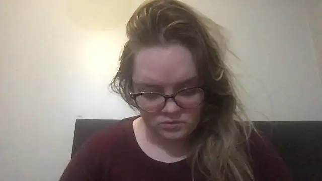 Snapshot of honeyyy24 chatting on 10.29.25 honeyyy24 online show from 10.29.25