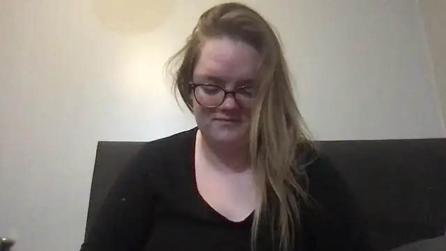 Snapshot of honeyyy24 chatting on 11.08.25 honeyyy24 online show from 11.08.25