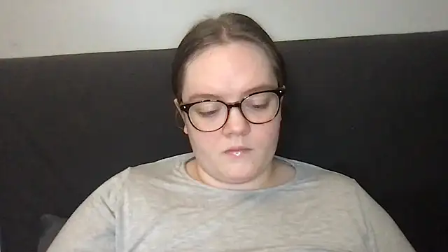 Snapshot of honeyyy24 chatting on 11.10.25 honeyyy24 online show from 11.10.25