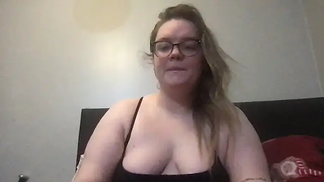 Snapshot of honeyyy24 chatting on 11.23.25 honeyyy24 online show from 11.23.25