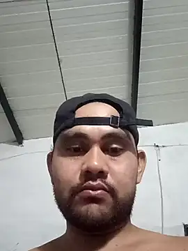 Snapshot of travieso2893 chatting on 09.24.25 travieso2893 online show from 09.24.25