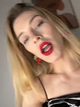 Lolitaxlola online show from 04.15.26