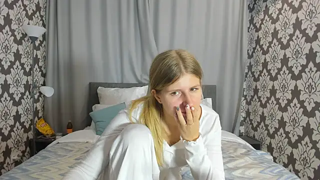 kirraa  online show from 09.29.25