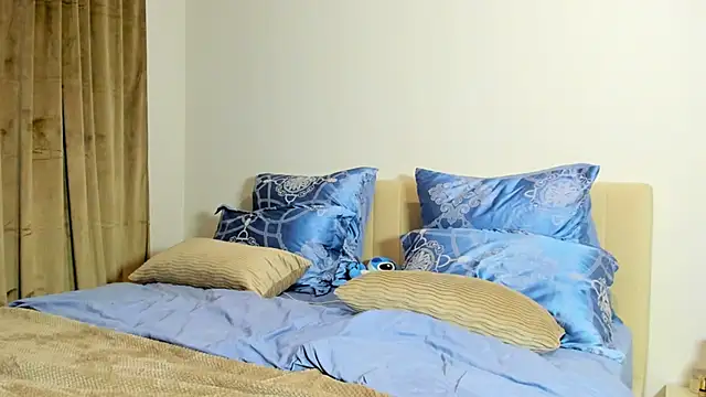 kirraa  online show from 10.28.25