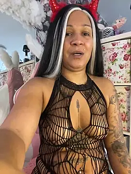 Jaylaloveofficial online show from 10.31.25