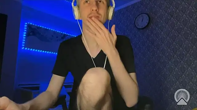 Aki-Laky online show from 12.13.25