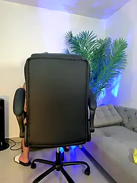 OwenMaximus814 online show from 10.13.25