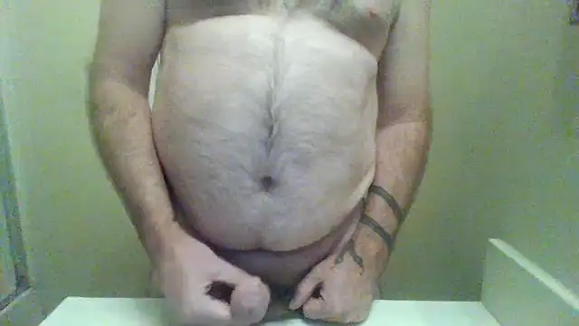 Snapshot of WatchinU82 chatting on 10.10.25 WatchinU82 online show from 10.10.25