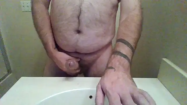 Snapshot of WatchinU82 chatting on 11.28.25 WatchinU82 online show from 11.28.25