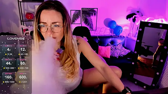 LadyIzabel online show from 12.14.24