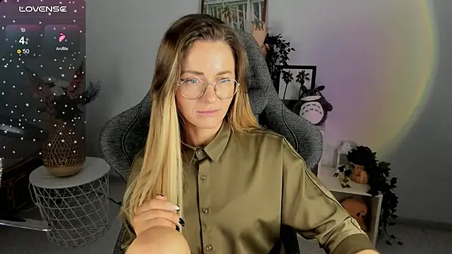 LadyIzabel online show from 01.20.25