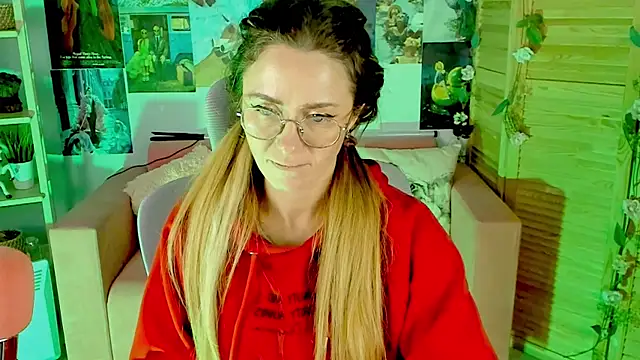 LadyIzabel online show from 01.30.25