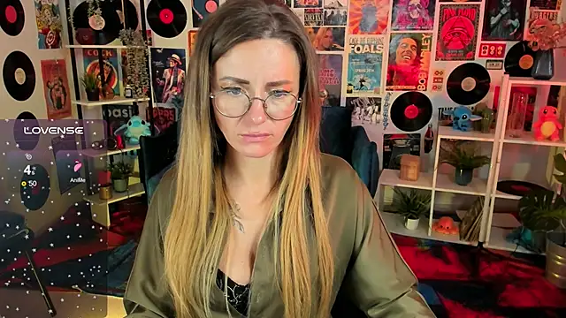 LadyIzabel online show from 02.19.25