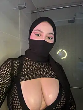 Snapshot of amaal_ chatting on 10.01.25 amaal online show from 10.01.25