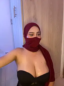 Snapshot of amaal_ chatting on 11.26.25 amaal online show from 11.26.25