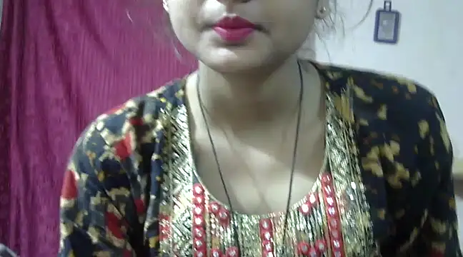 Snapshot of Aayesha chatting on 12.19.24 Aayesha online show from 12.19.24