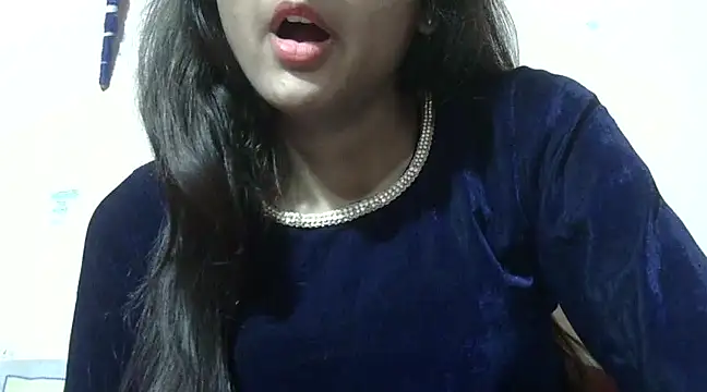Snapshot of Aayesha chatting on 02.17.25 Aayesha online show from 02.17.25
