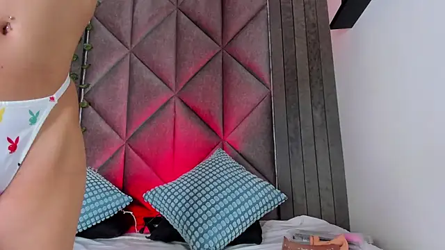 Snapshot of BriaConner_ chatting on 02.11.26 BriaConner online show from 02.11.26