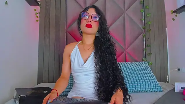 Snapshot of BriaConner_ chatting on 06.15.26 BriaConner online show from 06.15.26
