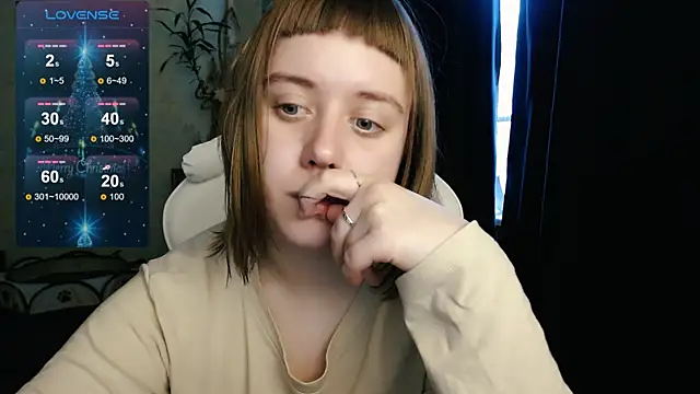 Snapshot of June_shy0 chatting on 12.08.24 June shy0 online show from 12.08.24