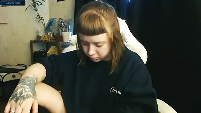 Snapshot of June_shy0 chatting on 12.12.24 June shy0 online show from 12.12.24