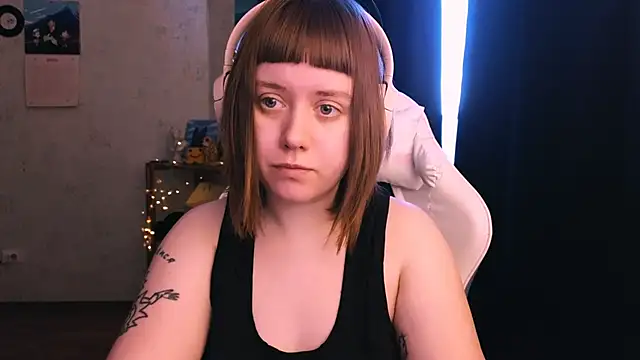 Snapshot of June_shy0 chatting on 01.06.25 June shy0 online show from 01.06.25