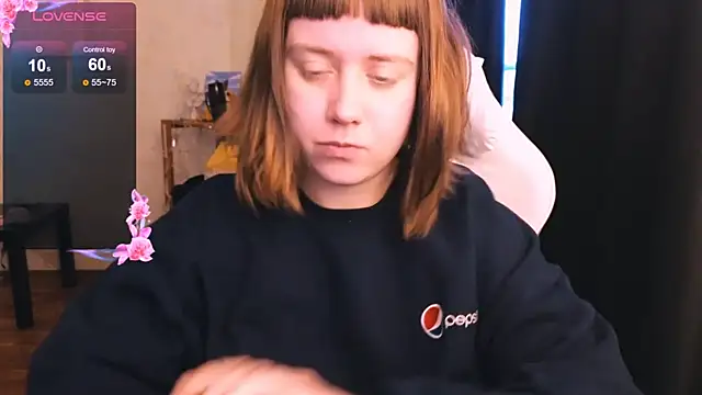 Snapshot of June_shy0 chatting on 01.09.25 June shy0 online show from 01.09.25