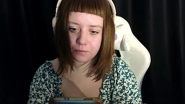 Snapshot of June_shy0 chatting on 02.07.25 June shy0 online show from 02.07.25