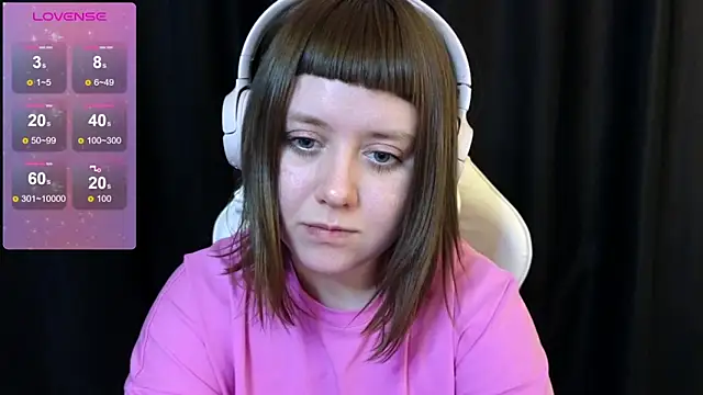 Snapshot of June_shy0 chatting on 02.08.25 June shy0 online show from 02.08.25