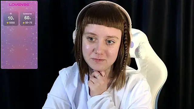 Snapshot of June_shy0 chatting on 02.19.25 June shy0 online show from 02.19.25