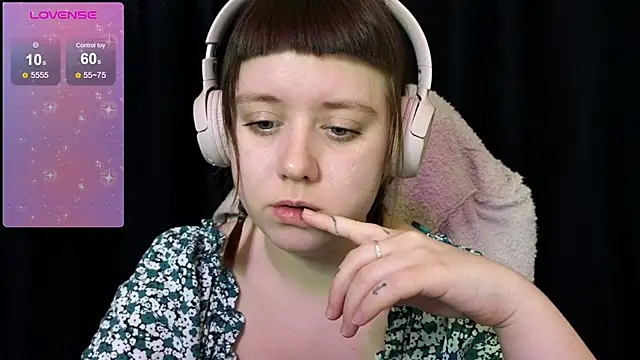 Snapshot of June_shy0 chatting on 03.20.25 June shy0 online show from 03.20.25