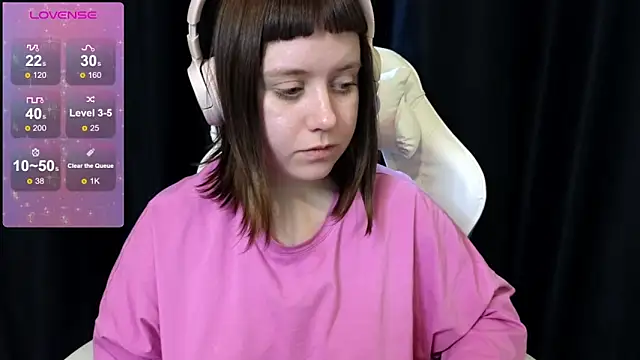 Snapshot of June_shy0 chatting on 03.22.25 June shy0 online show from 03.22.25