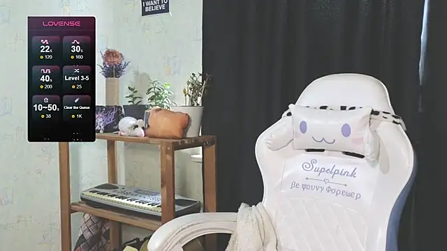 Snapshot of June_shy0 chatting on 09.18.25 June shy0 online show from 09.18.25