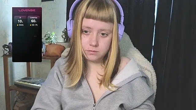 Snapshot of June_shy0 chatting on 09.26.25 June shy0 online show from 09.26.25