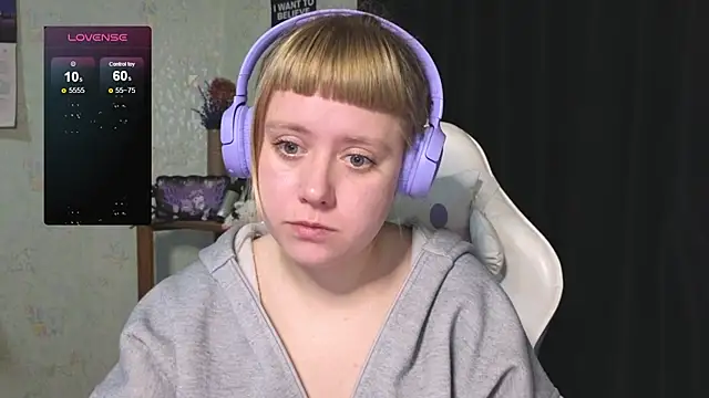 Snapshot of June_shy0 chatting on 09.29.25 June shy0 online show from 09.29.25