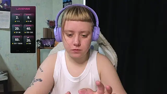 Snapshot of June_shy0 chatting on 10.22.25 June shy0 online show from 10.22.25