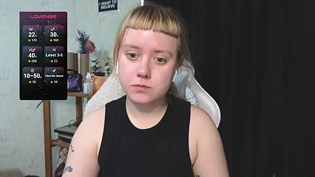 Snapshot of June_shy0 chatting on 10.31.25 June shy0 online show from 10.31.25