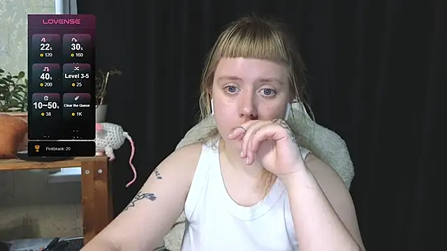 Snapshot of June_shy0 chatting on 11.07.25 June shy0 online show from 11.07.25