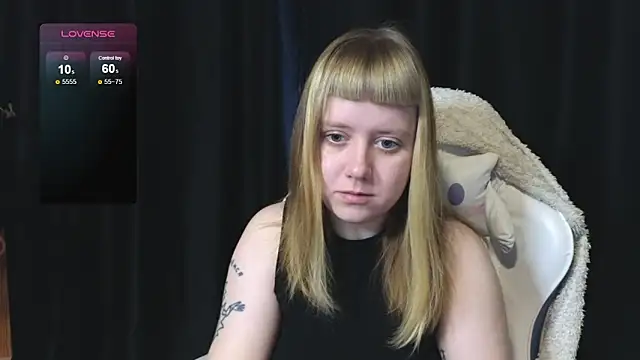 Snapshot of June_shy0 chatting on 11.23.25 June shy0 online show from 11.23.25