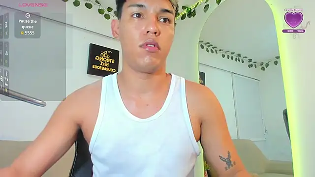 Snapshot of ryan_carter08 chatting on 09.10.25 ryan carter08 online show from 09.10.25